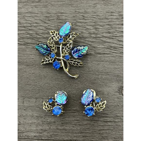 Vtg Gold Tone Aurora Borealis Molded Glass & Rhinestone Brooch & Earrings Set. - Picture 1 of 2